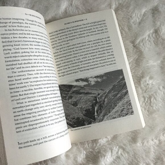 'The 6th Extinction: An Unnatural History' By Elizabeth Kolbert - Picture 5 of 7